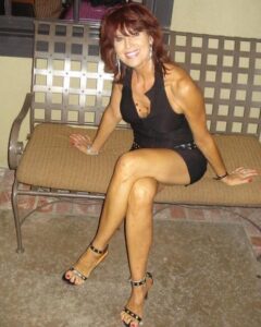 Femme mature du 69 exhibe nude